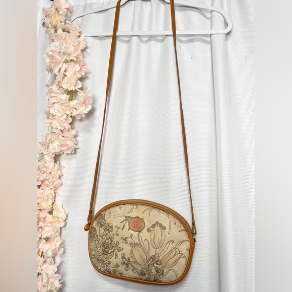 Vintage Gucci Floral & Dragonfly Tan Crossbody bag - Picture 12 of 17